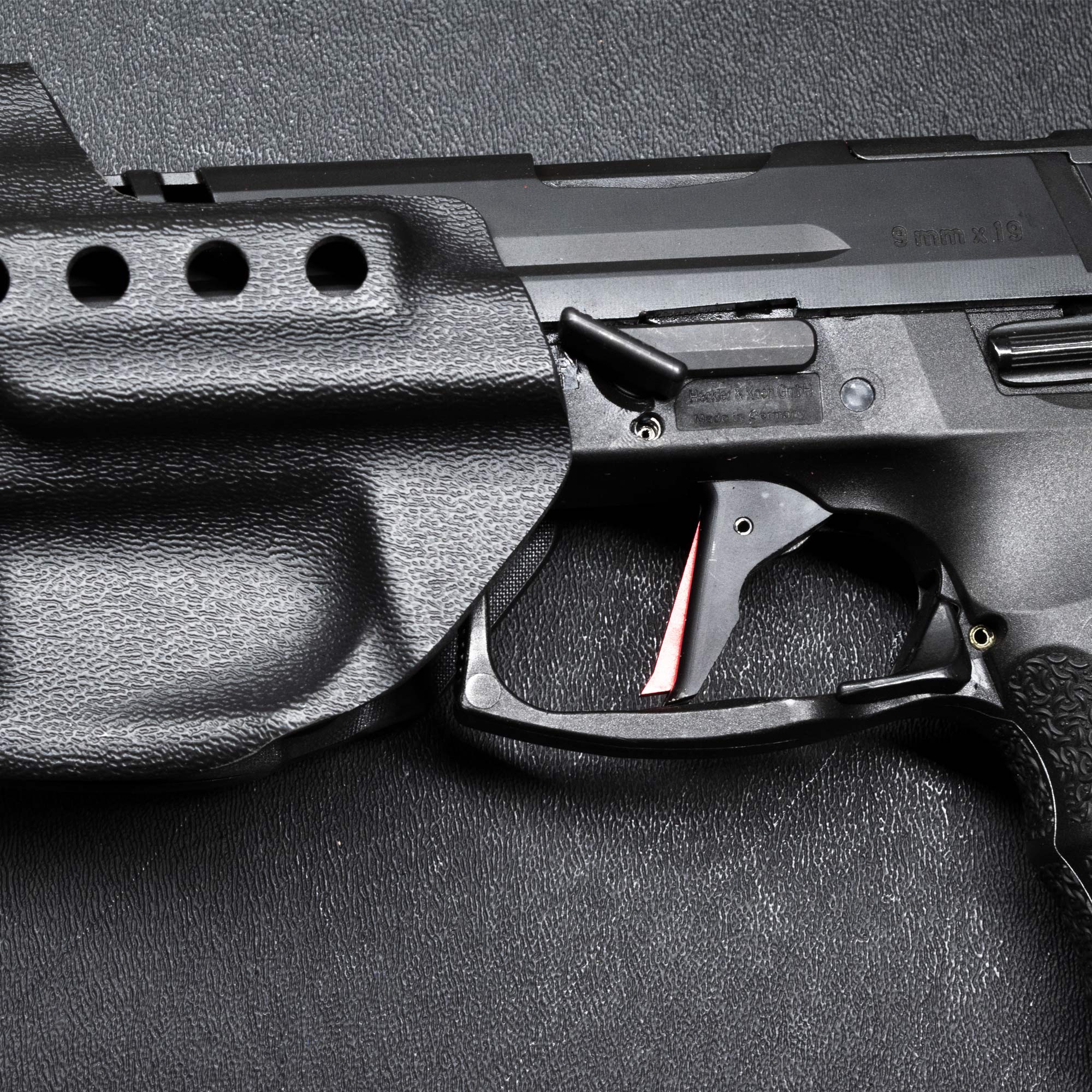 Heckler & Koch VP9L w/ Align Tactical Thumb Rest Pro Competition Holster